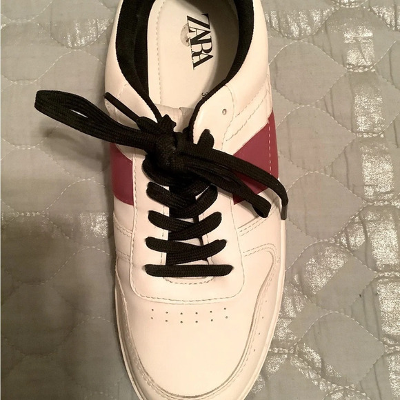 ZARA~ WOMEN’S~WHITE SNEAKERS~SIZE 39=8 - Picture 2 of 5